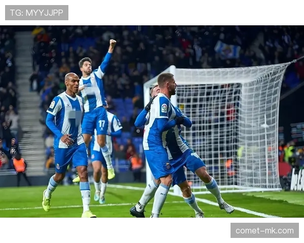 西甲新星闪耀赛场，豪门球队激烈角逐未来足坛领军者