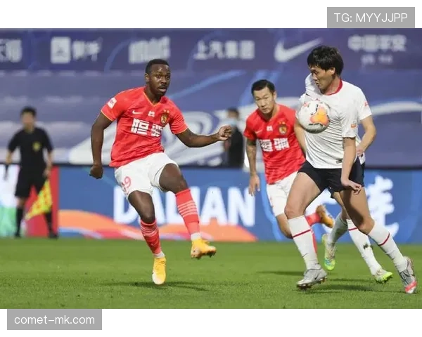 赖斯中场站位表现稳健,防守覆盖与组织调度持续提升 赖斯中场站位表现稳健,防守覆盖与组织调度持续提升