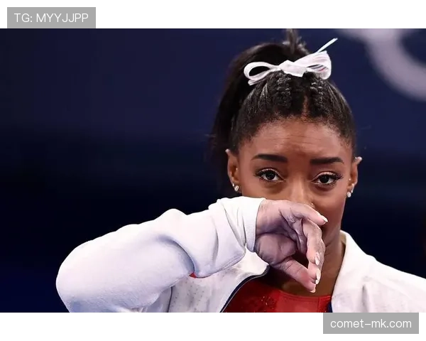 西蒙·拜尔斯这日常鞋子比我一周工资还贵，完了还能笑着变身超级英雄？