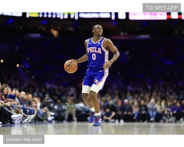 马克西无球跑动制造错位，拉开76人外线空间