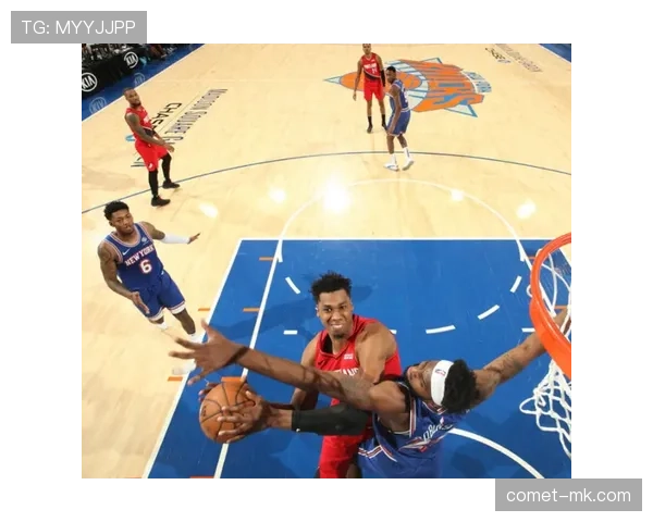 安东尼从单打转无球跑位拉开内线空档提升外线效率